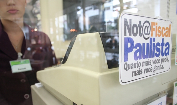 Consumidores podem consultar, no site do programa, quantos cupons eles possuem habilitados para este sorteio (Foto Arquivo)